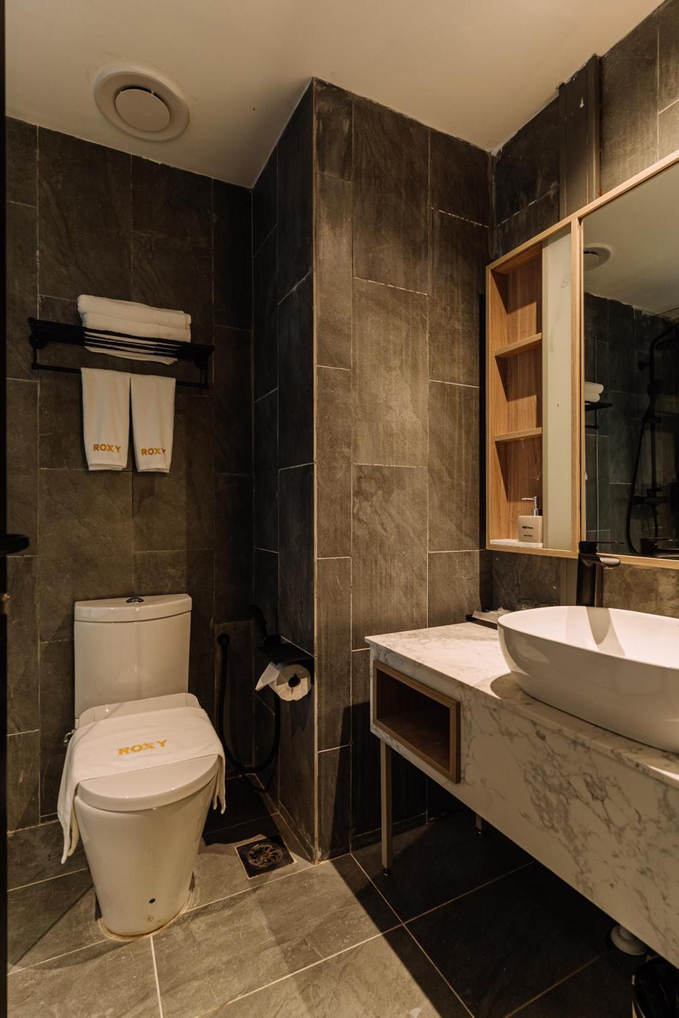 קוצ'ינג Impiana By Roxy Hotel מראה חיצוני תמונה